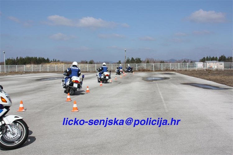 Slika /FOTKE ZA VIJESTI/moto-policajci-1.jpg